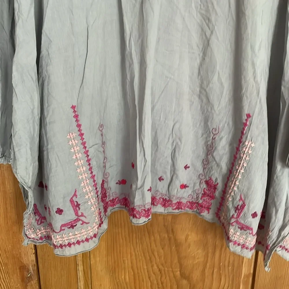 Johnny Was Gray Pink floral appliqué embroidered tunic